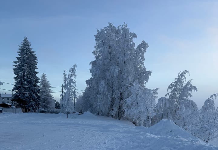 Schneespur als Kontextbild für das Tempo bei später Ankunft in Rovaniemi